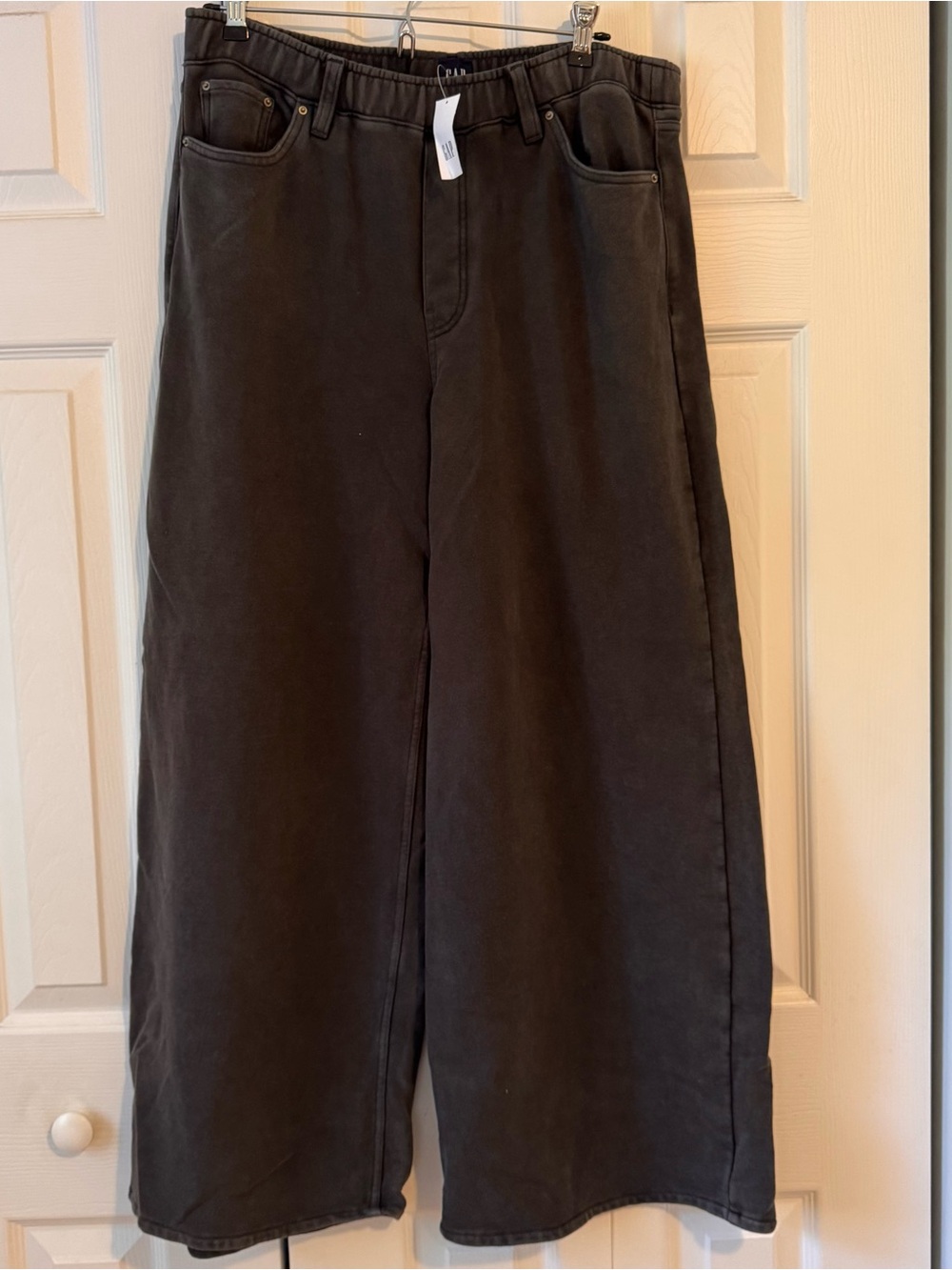 GAP Wide-Leg sweatpant jeans in Dark Charcoal